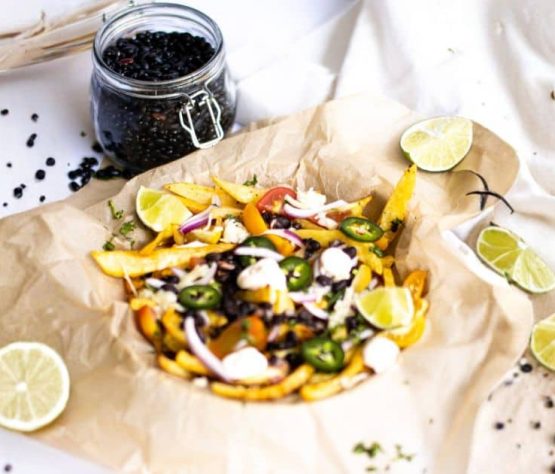 Papas fritas con frijoles